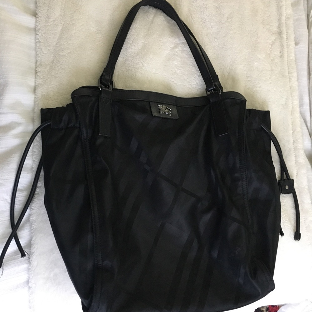 Burberry Buckleigh Tote in Black